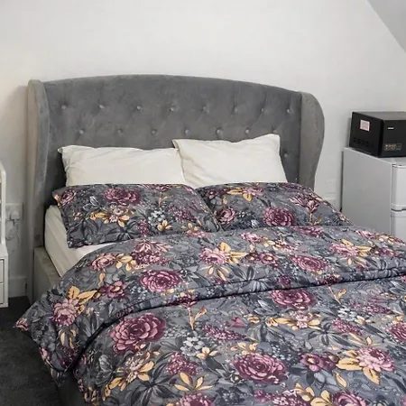 Top-floor Ensuite Near Saggart Luas Gasthof Citywest