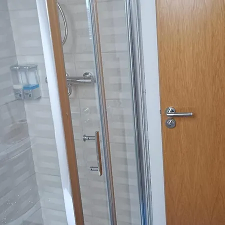 Top-floor Ensuite Near Saggart Luas Gasthof Citywest